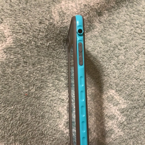 It’s a iPhone case that works for the iPhone 7 Plus and the 8 plus - Picture 6 of 7